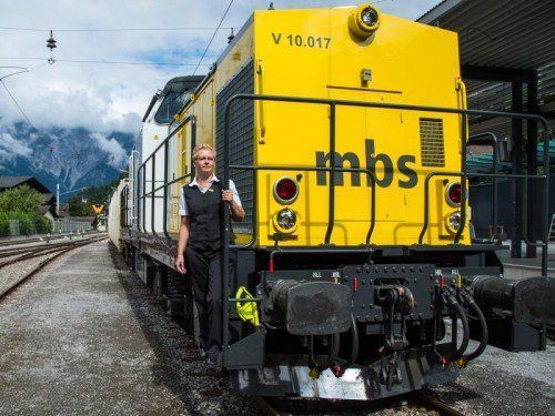 Bislang gab es nur männliche Schaffner bei der Montafonerbahn. Im Februar brach Heike Wagner in die Männerdomäne ein. Oliver Lerch