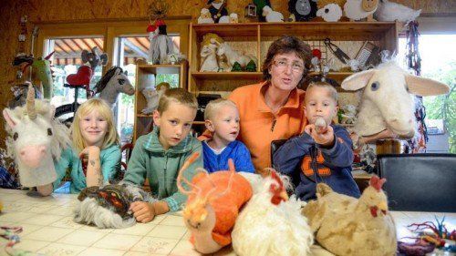 Carmen Nussbaumer öffnet ihren Bauernhof für Kinder. Foto: VN/Oliver Lerch
