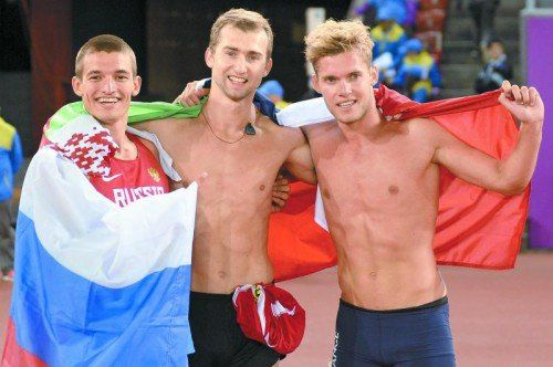 Das Medaillentrio im Zehnkampf bei der EM in Zürich: Andrei Krauchanka (M.) holte sich Gold, Silber ging an Kevin Mayer (r.), Ilya Schurenkow machte Bronze glücklich. Foto: apa