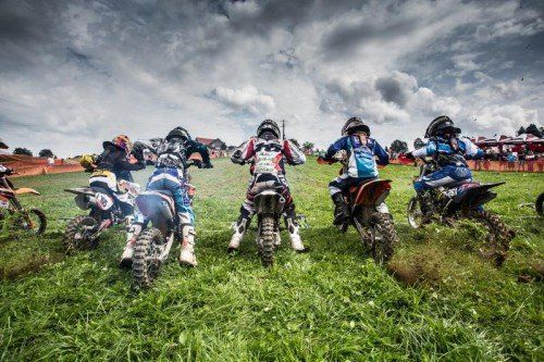 „Größer, schneller, lauter“ lautet das Motto beim diesjährigen Motocross-Wochenende in Möggers.