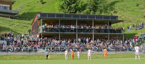 Das Spielfeld im Bizauer Bergstadion ist laut den neuen ÖFB-Statuten zu schmal für die Regionalliga.  foto: steurer