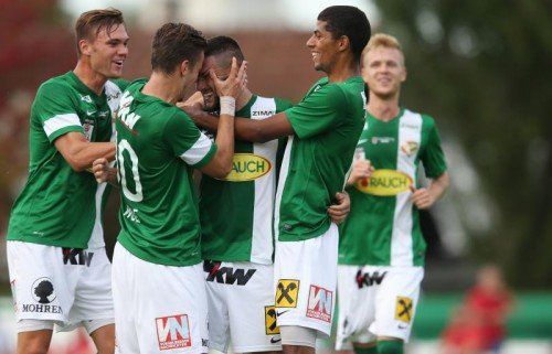 Den Frust von der Seele gejubelt haben sich Christoph Kobleder, Romay, Dario Tadic, Wal Fall und Dominic Pürcher (v. l.). Foto: gepa