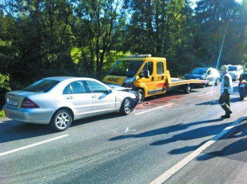 Der 71-jährige Pkw-Lenker geriet aus bisher ungeklärter Ursache in den Gegenverkehr. Fotos: vol.at/Rauch