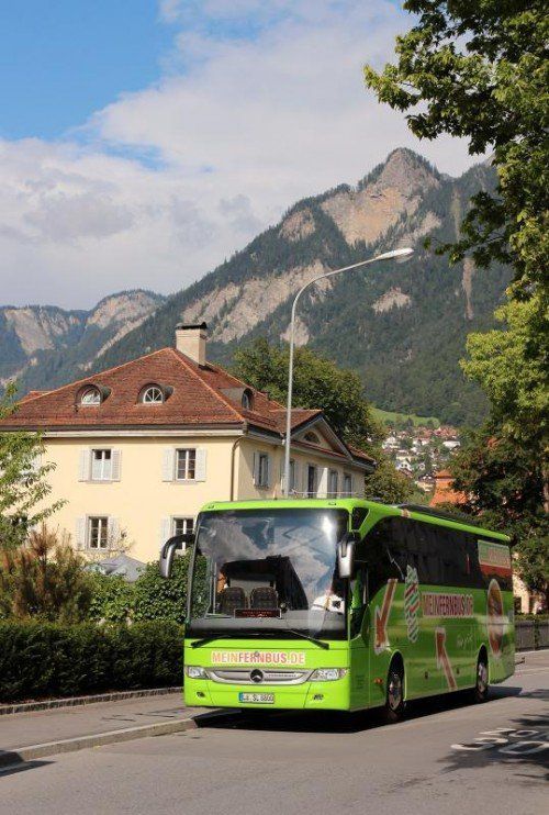 Der grüne MeinFernbus verbindet u. a. Mailand mit Vorarlberg.  