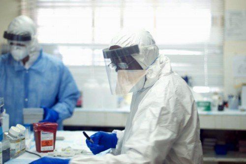 Der neue Impfstoff gegen Ebola soll nun an 20 Erwachsenen getestet werden. Foto: AP