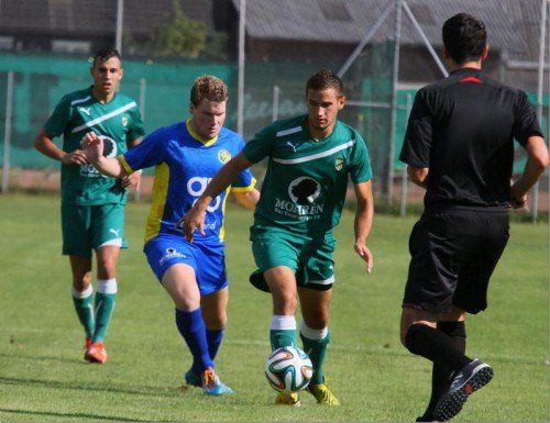 Die Austria Lustenau Amateure (in Grün) beendeten die Heimserie des VfB Hohenems und siegten klar mit 4:1. Foto: Luggi Knobel