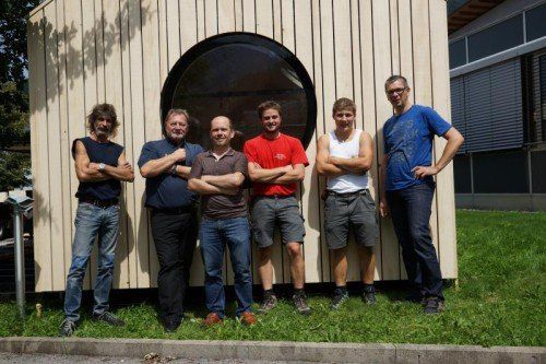Die Wälder Handwerker laden nach Bezau, im Bild das Team von Kaspar Greber Holz- und Wohnbau sowie Metzler-Holz. foto: magisch – Agentur für Kunst und Kommunikation