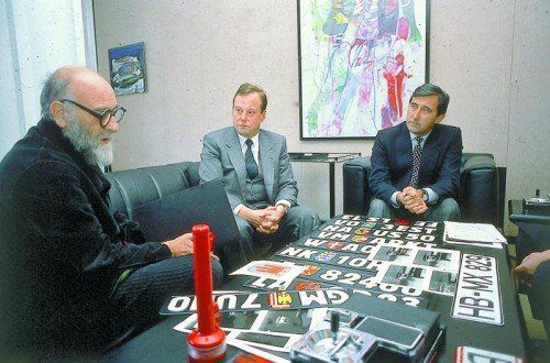 Erinnern Sie sich? 1989 brachte Friedensreich Hundertwasser eigene Kennzeichen ins Spiel. VN-Archiv