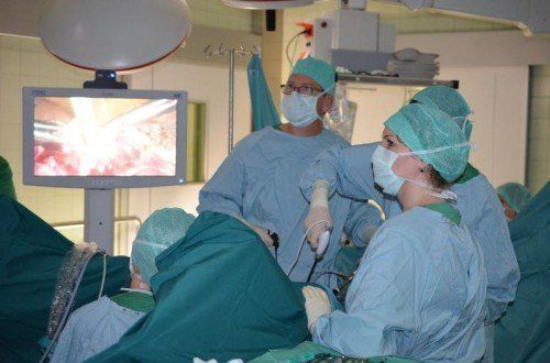Gegen die im Bauchraum angesiedelten Schleimhautinseln hilft meistens nur eine operative Entfernung. Foto: KHBG