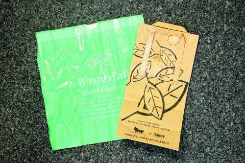 In Bludenz gibt es statt Papiertüten Plastiksäcke. Foto: js