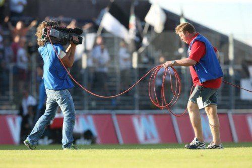 In der Cashpoint-Arena laufen die Vorbereitungen für das heutige Nachtragsspiel gegen die Admira. Foto: gepa
