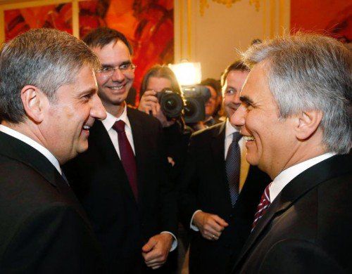 Kritik an „Scheingefechten“: Wallner mit Kanzler Faymann (r.) und Vize Spindelegger (l.).  Foto: APA