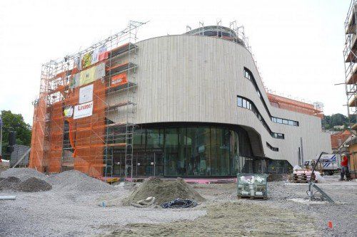 Läuft auf Hochtouren: Fertigstellung der Fassade.