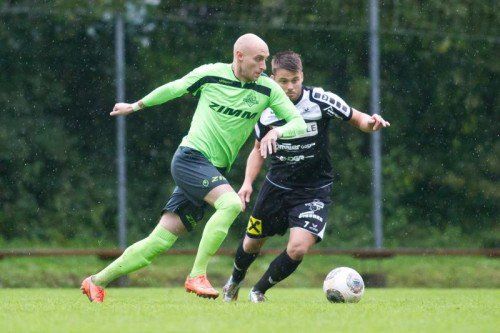 Martin Schertler (l.) erzielte beide Treffer beim 2:0-Erfolg von Wolfurt über RW Rankweil. Foto: steurer