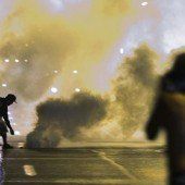 Trotz Ausgangssperre: Proteste in Ferguson