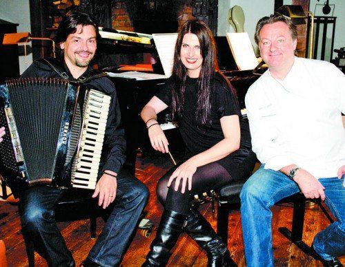 Musik- und Kochkunst von Isabella Pincsek-Huber mit Goran Kovacevic (l.) und Heino Huber.  Fotos: Franc