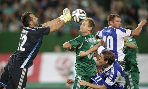 Rapid-Wien-Verteidiger Mario Sonnleitner mühte sich vergebens. Der Rekordmeister ist ausgeschieden. epa