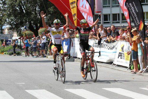 Roberto Cunico (r.), Sieger 2012 und 2013, teilte sich diesmal den Sieg beim Highlander mit seinem Teamkollegen Guiseppe Di-Salvo.