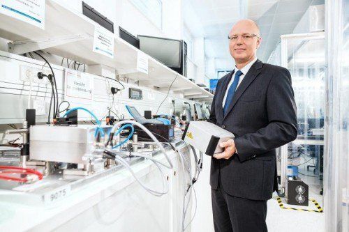 Spectra-Physics GF Klaus Madlener: Dem Ziel, Marktführer zu werden, wieder einen bedeutenden Schritt näher gekommen.  Weissengruber  