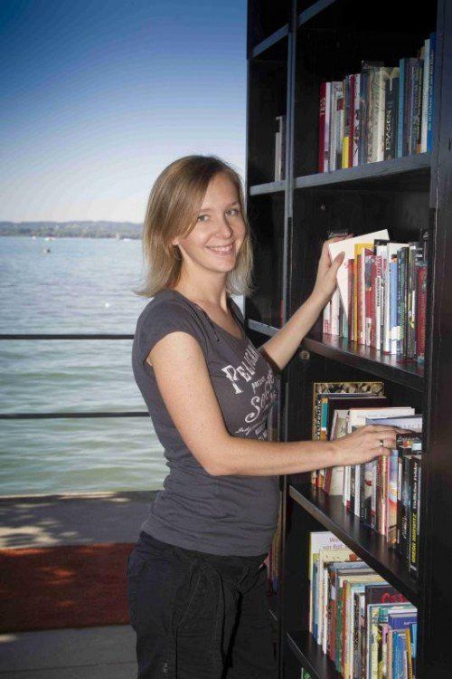 Stadtlesen Buecher lesen Bregenz Hafen Claudia