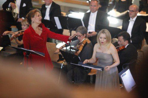 Stephanie Houtzeel und Julia Novikova in der konzertanten Aufführung von „Orfeo ed Euridice“ in Lech. Foto: Junginger