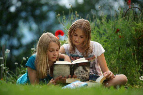 Stimmt das Sehvermögen, macht Kindern und Jugendlichen das Lesen gleich noch mehr Spaß. Foto: Ludwig Berchtold