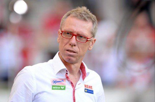STUTTGART,GERMANY,30.AUG.14 - SOCCER - DFL, 1. Deutsche Bundesliga, VfB Stuttgart vs 1. FC Koeln. Image shows head coach Peter Stoeger (Koeln).
Photo: GEPA pictures/ Witters/ Sebastian Widmann - ATTENTION - COPYRIGHT FOR AUSTRIAN CLIENTS ONLY