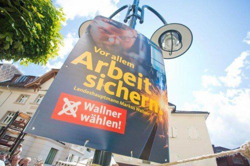 Wird auf den Wahlplakaten wieder einmal „das Blaue vom Himmel“ versprochen? Foto: VN/Steurer