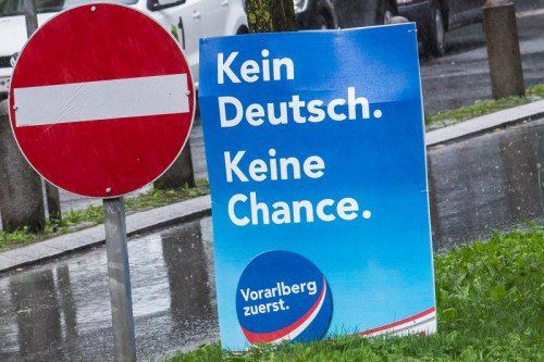 "Zieren" derzeit das ganze Land: Wahlplakate mit Slogans.