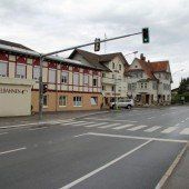 Verkehrsinsel spaltet Gemeinde