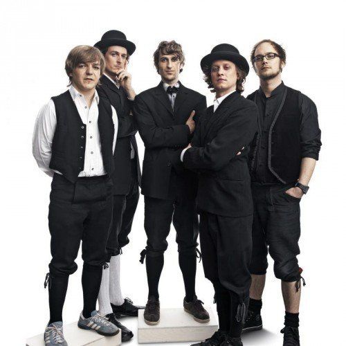 Der Holstuonarmusigbigbandclub (HMBC) präsentiert beim „Spektakel der Blasmusik“ die neue CD. FOTO: hmbc