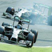Hamilton nützt Rosbergs Fehler