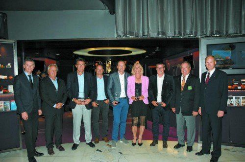Die Sieger der Golftrophy 2014 und die Sponsoren: Bernhard Moosbrugger (Casino Bregenz), Turnierdirektor Jochen Scherer, Thomas Wachter, Johannes Humml, Thomas Rhomberg, Sandy Schwab, Gerhard Bösch, der Vorarlberger Verbandspräsident Manfred Tschol und Bank-Austria-Direktor Hans Winter. Alle Fotos: stiplovsek/Scherer