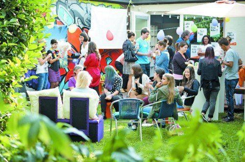 Ein Jahr in die verschiedensten Themenbereiche eintauchen, sich neue Fähigkeiten aneignen, mit viel Spaß dabei sein und am Ende des Schuljahres beim Sommerfest feiern.