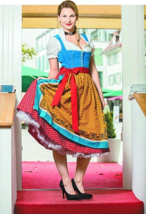Eva aus Hörbranz hat sich schon fürs Oktoberfest zurecht gemacht. Das hübsche Dirndl gibt’s bei Gössl Dornbirn um 698 €. Foto: vn/steurer