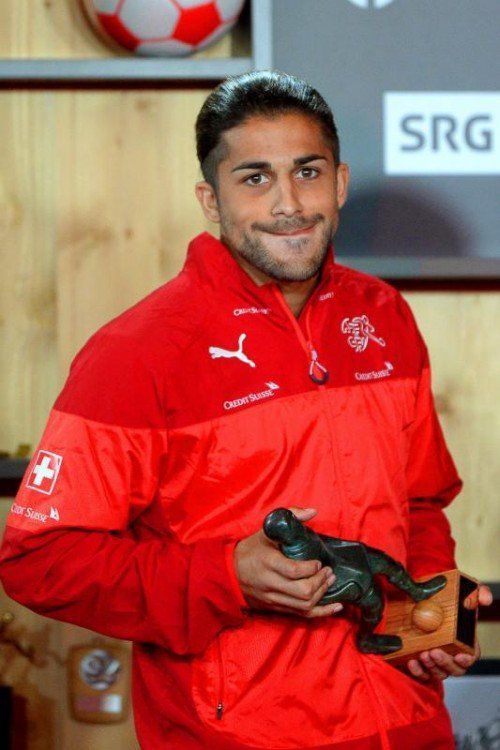 Große Ehre für den Wolfsburger Ricardo Rodriguez. Foto: epa