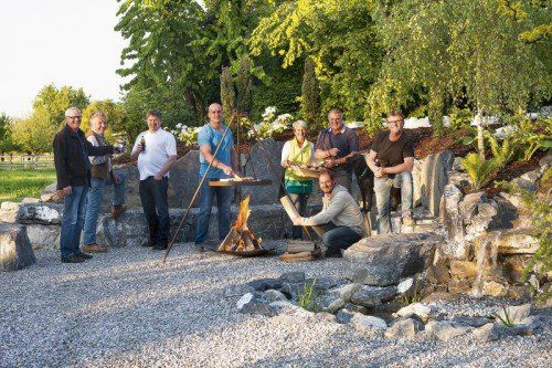 Im Götzner Ideenpark haben sich sechs Handwerker aus verschiedenen Bereichen vor über einem Jahr zu einer anspruchsvollen Gartengestaltung zusammengetan. foto: wortwerk