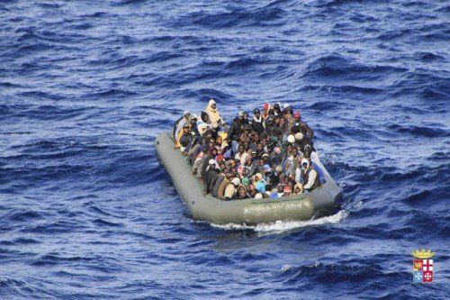 „Mare Nostrum“ rettet in Seenot geratene Flüchtlinge. REUTERS