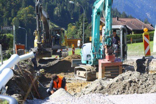 Seit ein paar Tagen sind die Bauarbeiten auf der Montafoner Straße bei Gortipohl in vollem Gange.