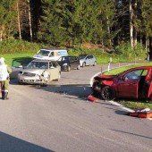 Lenker von der Sonne geblendet: Vier Verletzte bei Zusammenstoß