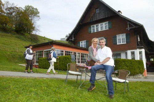 Anita Madlener und Erwin Nußbaumer sind das neue Wirtepaar in der Pfänderdohle. Foto: VN/Paulitsch