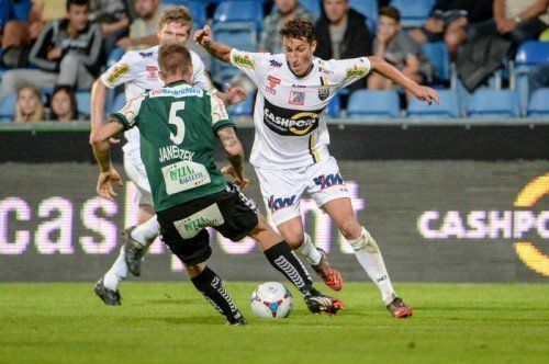 Boris Prokopic (rechts) fühlt sich in Altach pudelwohl. Gegen seinen Ex-Klub Rapid ist er gesperrt. Foto: gepa