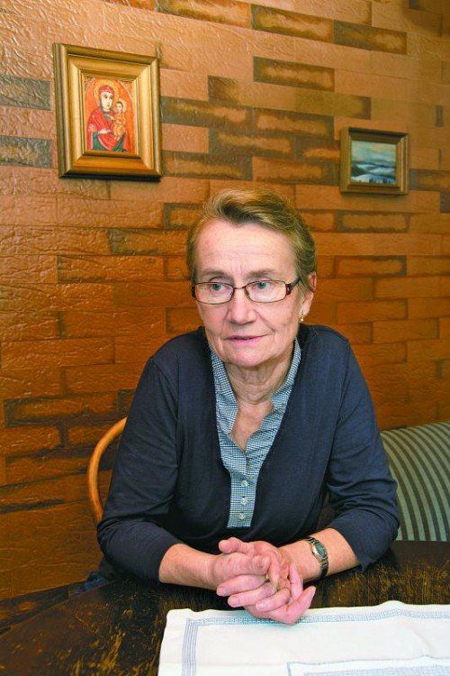 Brigitte Fink leitet seit 17 Jahren Totenwachen, seit sie selbst die Feier für ihren verstorbenen Gatten als so tröstlich erlebt hat.  Foto: Matt