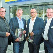 Autos, edle Tropfen und feine Häppchen