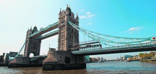 Den besten Blick auf die Tower Bridge hat man bei einer Bootsfahrt auf der Themse. Fotos: Beate Rhomberg