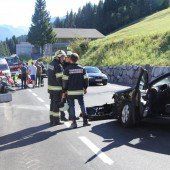 Motorrad kollidierte mit abbiegendem Pkw