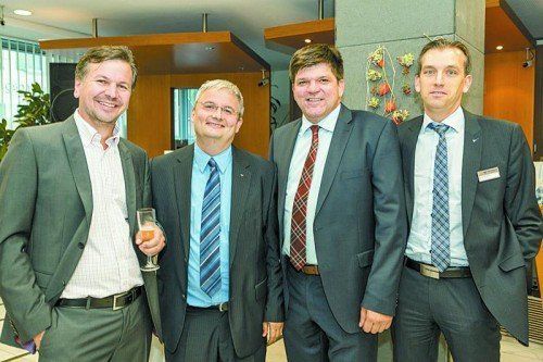 DI Markus Schadenbauer-Lacha, Bereichsleiter Marcus Brüstle, Dir. Stephan Kaar und KMU-Leiter Gilbert Fink-Tömördy (v. l.)