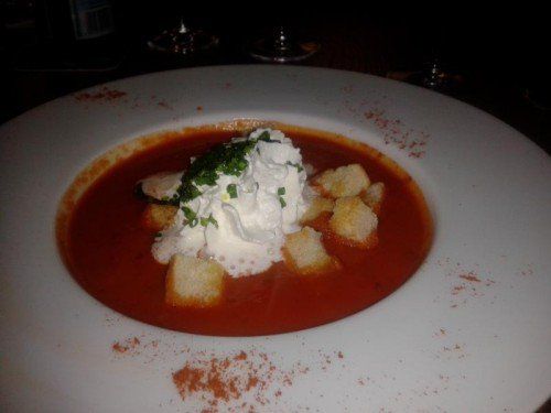Dicke Tomatensuppe, fein abgeschmeckt.  Foto: Schnell  