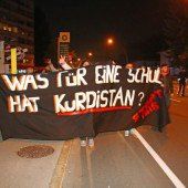 Kaputtes Glas und Demos