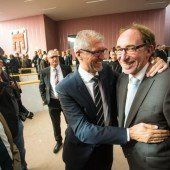 Neue Regierung nimmt Arbeit auf